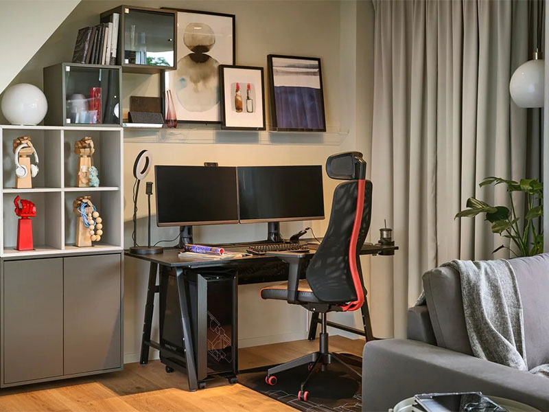 a matchspel gaming chair and utespelare gaming desk in the c ebc4b114af961baeef242ee371bb3453